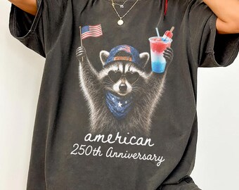 Camiseta divertida con estampado patriótico de mapache y colores de confort, camiseta del 250 aniversario estadounidense, camiseta con meme del 4 de julio