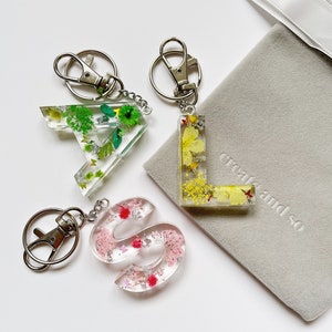 Resin Letter Keychain SILVER- Personalized Gift | Real Flowers | Flower Initial Keychain | Gifts for Her | Custom A-Z | Made in Canada