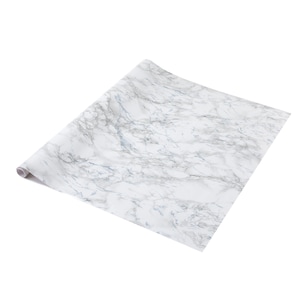 Puede incluir: Un rollo de papel de contacto de mármol blanco con un patrón de vetas grises. El papel está enrollado y parcialmente desenrollado, mostrando el patrón.