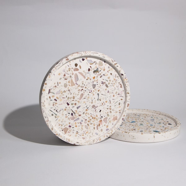 Deko Tablett Shell rund mit echten Muscheln in Beton Optik, minimalistisches Tablett für Dekoration