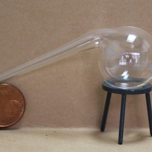 1:12 retort / tripod is decoration.