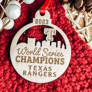 2023 World Series Meister, Texas Rangers Weihnachtsschmuck, Weihnachtsbaum Dekor, Birkenholz Laser Gravur Ornament, Tex Skyline