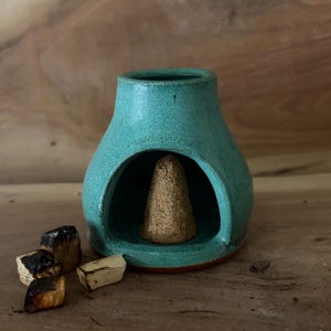 Quemador de Palo Santo de cerámica hecho a mano: Chimenea con esmaltado personalizado imagen 2