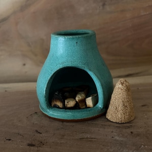 Quemador de Palo Santo de cerámica hecho a mano: Chimenea con esmaltado personalizado imagen 14