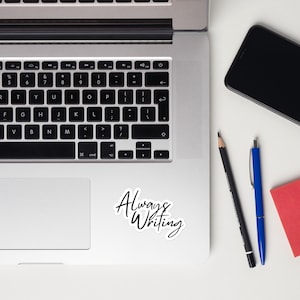 Naklejki Always Writing-free // Prezent dla autora, Dziennik czytelniczy, Dekoracja Kindle, Naklejka na laptopa, Pisarz, Powieściopisarz, Nauczyciel, Wózek na książki