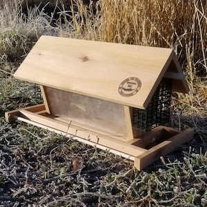 Cedar Deluxe Bird Feeder with two Suet cages on each end!