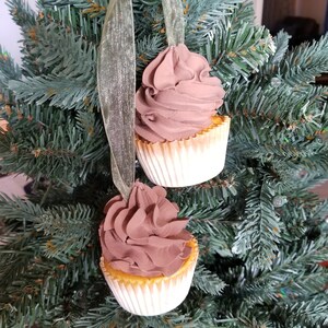 Magical Floating Sleep-Inducing Cupcakes Ornament