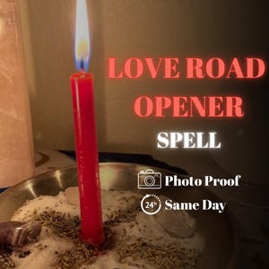 Puede incluir: Una vela roja encendida con una llama azul y amarilla se encuentra en un cuenco plateado con sal blanca y hierbas. El texto "LOVE ROAD OPENER SPELL" se muestra en rojo.