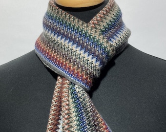Bufanda de lana merino – Punto en zigzag multicolor, fabricada en Escocia