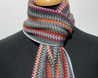 Bufanda de punto de lana merino - Zigzag multicolor, fabricada en Escocia