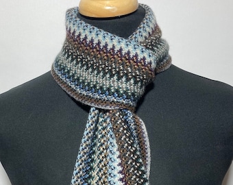 Bufanda de punto de cachemira: diseño en zigzag multicolor, hecha en Escocia