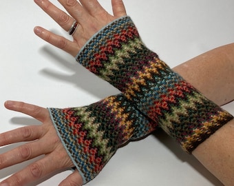 Calentadores de muñeca de cachemira con diseños contemporáneos multicolores (calibre fino). Diseñados y fabricados en Escocia.