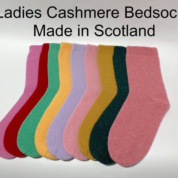 Chaussettes de lit pour femme en pur cachemire - Conçues et fabriquées en Écosse