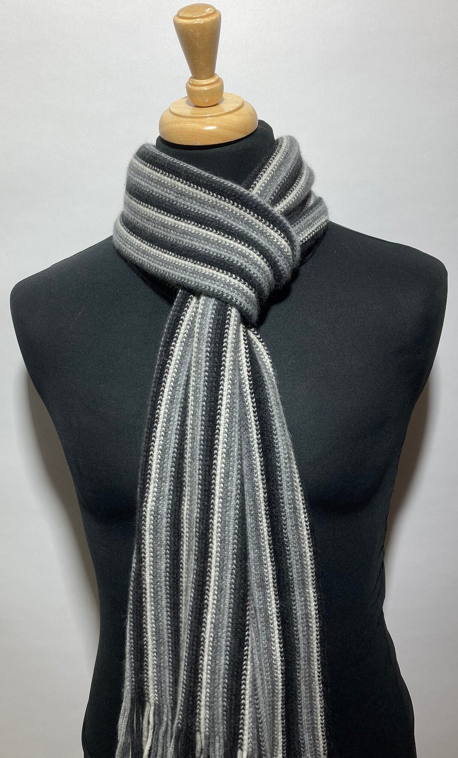 小物 Pasterip Battenberg lace multiway scarf Lambswool & Angora Warp Knitted Scarf in Classic Multi