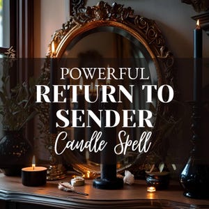 Puede incluir: Una configuración de hechizo de velas con un espejo con marco dorado, velas negras y el texto "POWERFUL RETURN TO SENDER Candle Spell". La escena está tenuemente iluminada, con un enfoque en las velas y el reflejo del espejo.