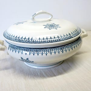 Antique St Amand ironstone tureen/vegetable dish in good condition
