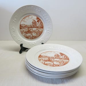 6 vintage white Augusty porcelain dinner plates in very good condition.