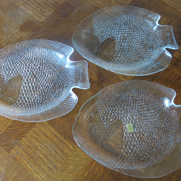 3 assiettes plates en verres transparent de chez Arcoroc en très bon état