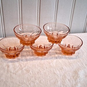 Paire de coupes à glace vintage en verre rosaline style art déco