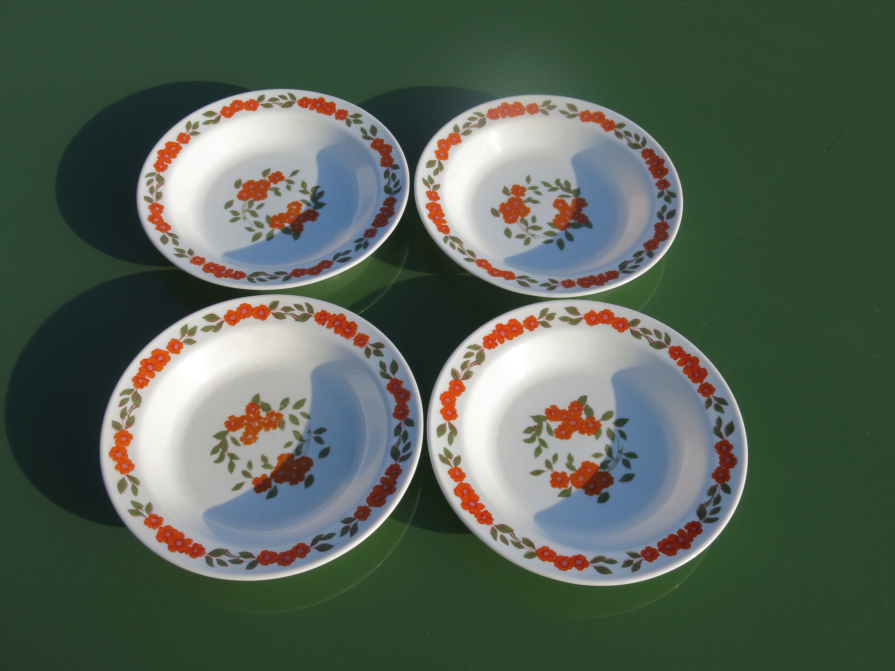 4 Assiettes Creuses Arcopal Fleur Orange et Feuille Verte Vintage