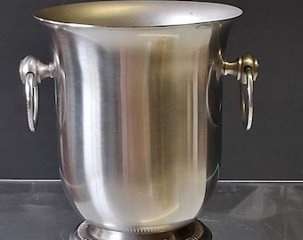 Very nice little champagne/ice bucket in 18/10 stainless steel from Jean Couzon in very good condition.