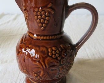 Very pretty glazed terracotta pitcher in very good condition