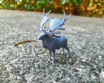 Giant Elk | Moose | Giant Stag | Beast | Large | Huge | D&D | Pathfinder | TTRPG | 28mm | 32mm | Miniature | hugolours