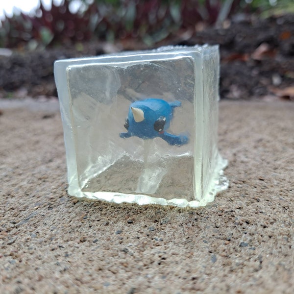 Gelatinous Cube | Gelatinous Cube with Minis | Ooze | Large | D&D | Pathfinder | TTRPG | 28mm | 32mm | Miniature