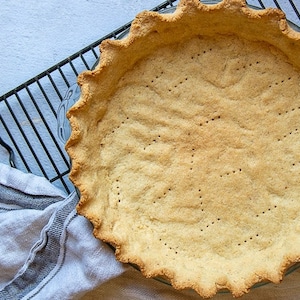 Keto Pie Crust Recipe / Sugar-free / Low-carb / Gluten-free