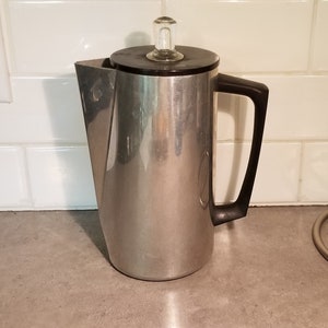 percolateur à café vintage Wear-Ever 6 tasses sur cuisinière