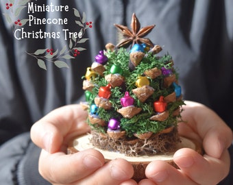 Mini sapin de Noël pomme de pin avec grelots, présentoir de sapin de Noël vert sur étagère, décoration de fête de Noël pour la maison, premier cadeau de sapin de Noël pour enfants