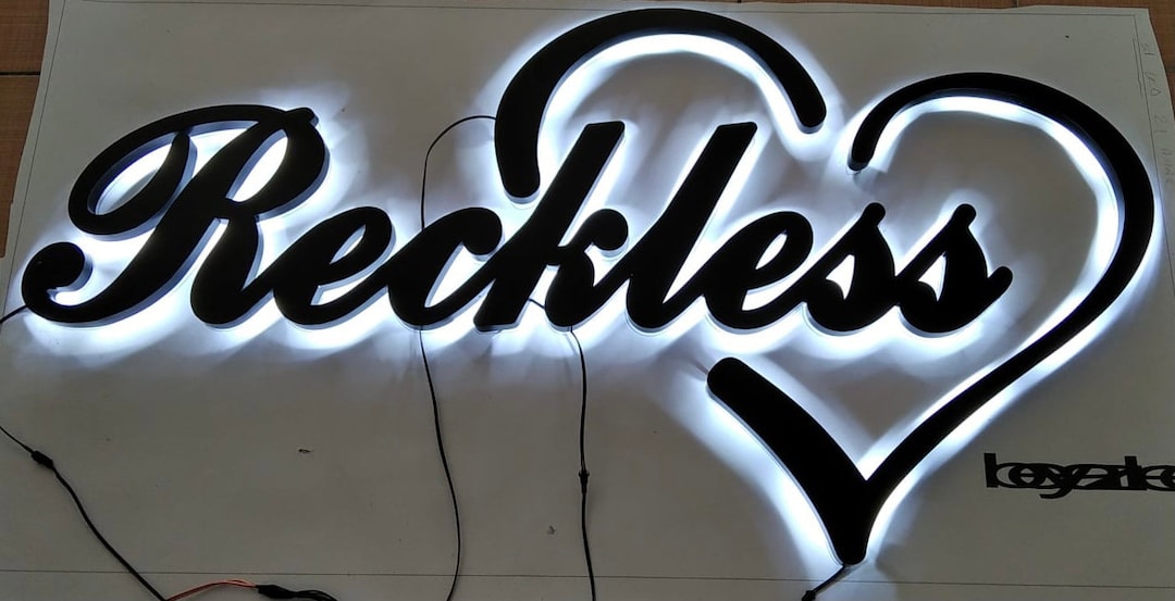 レイダース　壁掛け　ロゴメタルサイン　看板　金属 楽天市場】メタルサインの通販