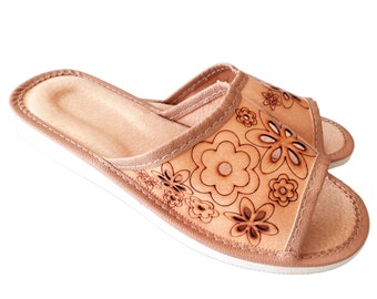 US Traditional women's slippers natural leather burning designs