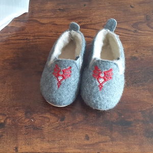 Kids slippers, Owl felt and natural wool , slippers for children , embroidered , sheep wool