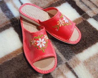 US Embroidered Floral Women's Slippers