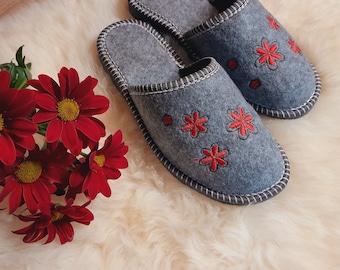 US Felt Slippers with Red Embroidered Flowers