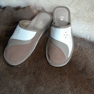 Women&#39;s slippers  genuine leather interwoven