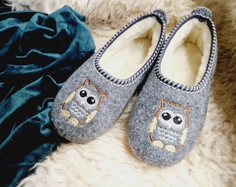 Women&#39;s Slippers Felt & natural sheeps wool embroidered owl