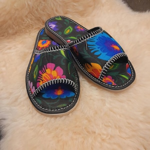 OUTLET SALE ! Women&#39;s slippers with flower