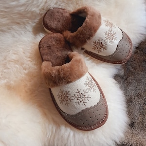 Women&#39;s Natural Sheepskin Soft Leather Wool Lining Warm House Slip-on Slippers