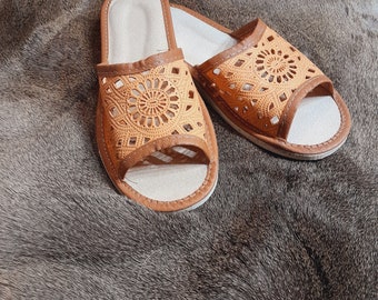 US Women's slippers natural leather traditional mountain style
