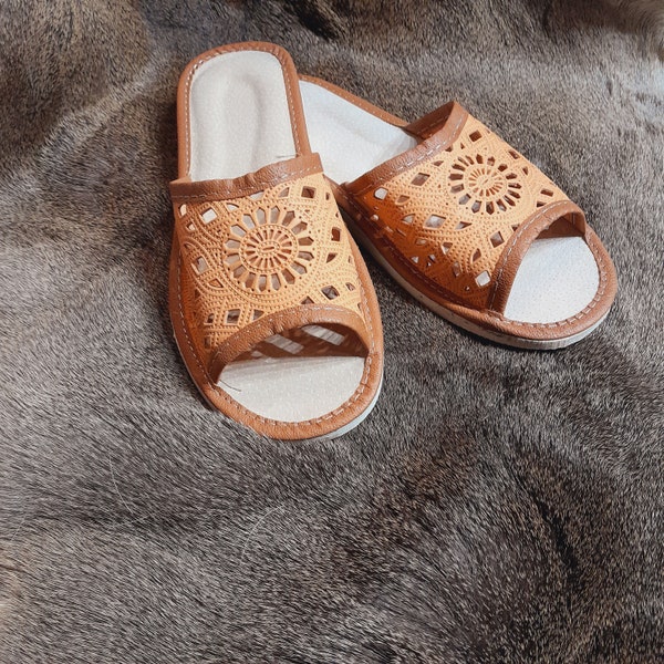 Women's slippers natural leather traditional mountain style