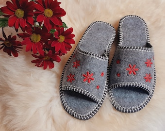 US Women's felt slippers light gray embroidered red flowers