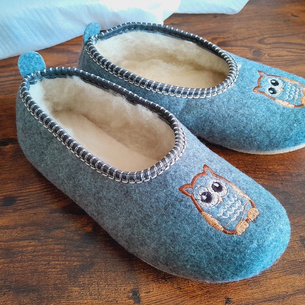 Light Gray Kids slippers, felt and natural wool , slippers for children , embroidered , sheep wool