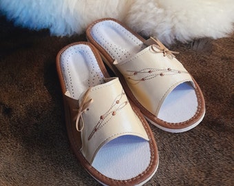 US Women's Slippers - Brown & Beige with a bow leather