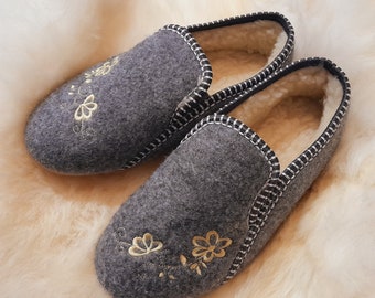 Women's Slippers Felt & natural sheeps wool embroidered flowers