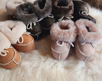 Handgefertigte Baby Booties aus Schaffell, echtes Leder, natürliche Wolle