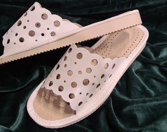 US Women's white leather slippers