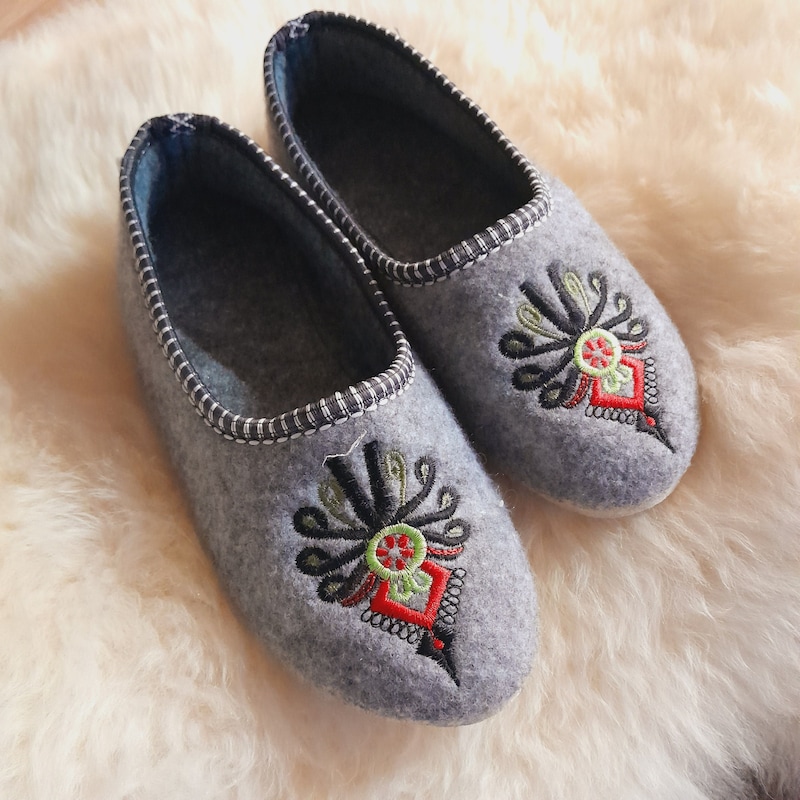 custom embroidered slippers