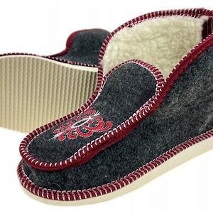 Women&#39;s Slippers Felt & natural sheeps wool FOLK embroidered wool chuni Сarpathian souvenir
